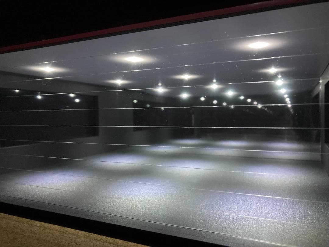 ミニカー用ジオラマ：1/18 ショールームタイプガレージ／車＆バイク展示！