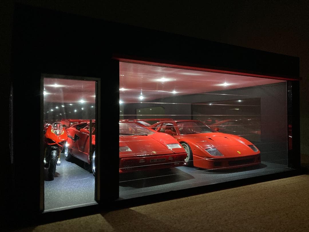 ミニカー用ジオラマ：1/18 ショールームタイプガレージ／車＆バイク展示！