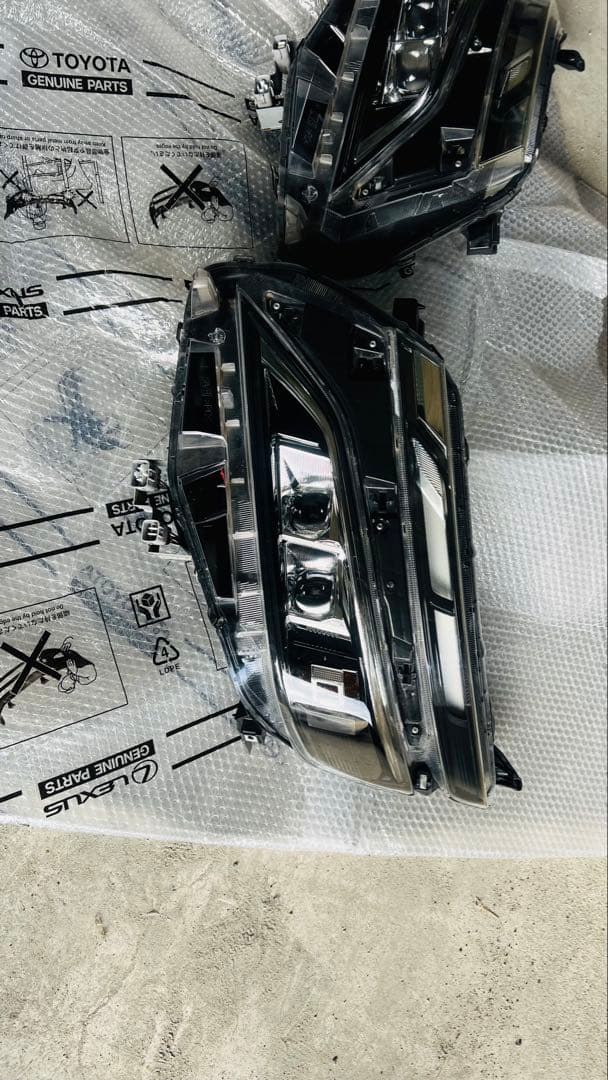 80ヴォクシー ZS ヘッドライト左右