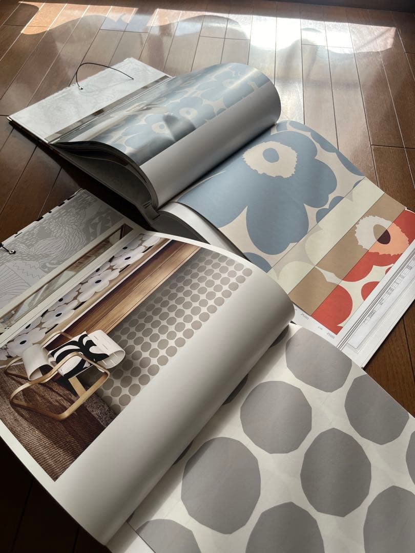 マリメッコ　プケッティ　壁紙　幅53センチ　インディゴ