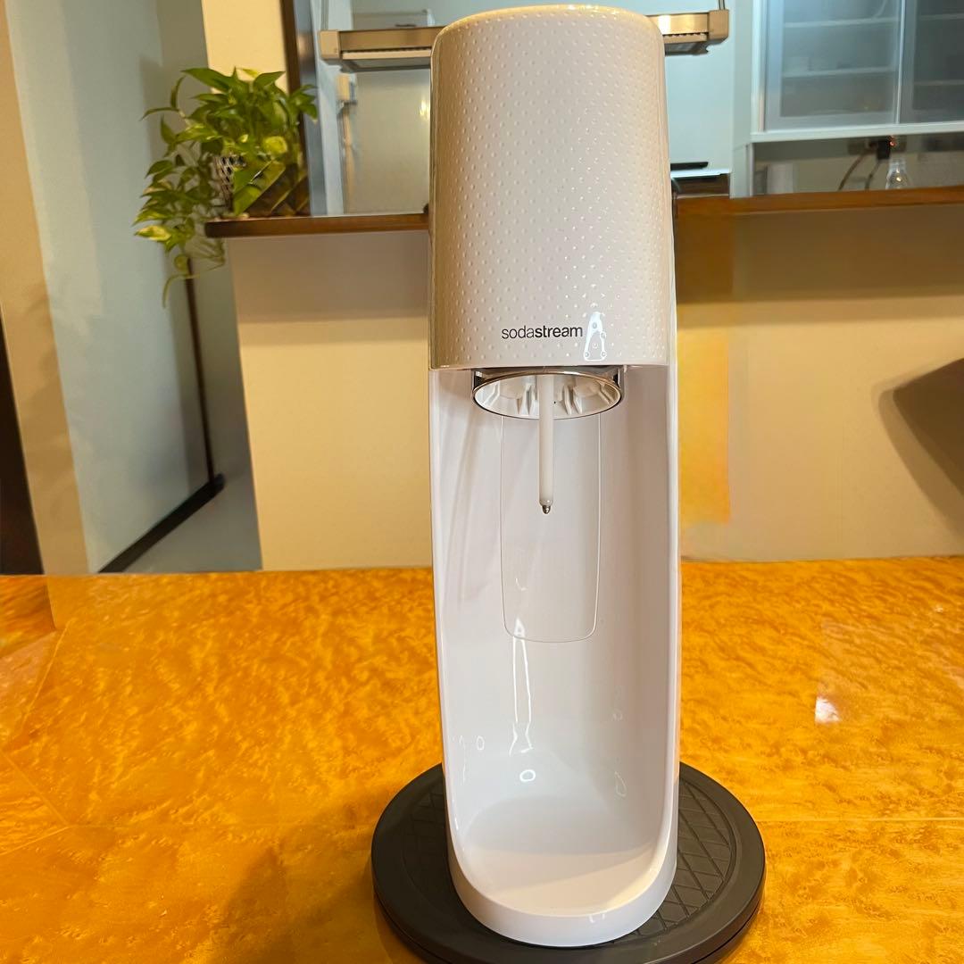 ソーダストリーム スピリット　ホワイト ガスシリンダー2本 専用1Lボトル1本