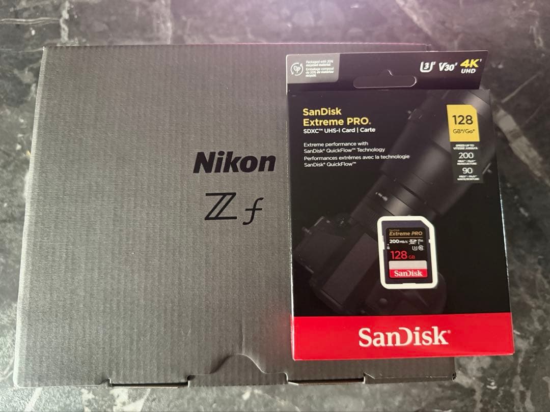 Nikon Zf 本体 ブラック　新品未使用　おまけ付き