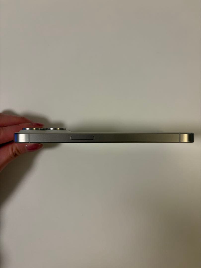 【美品】iPhone15pro本体(128GB)