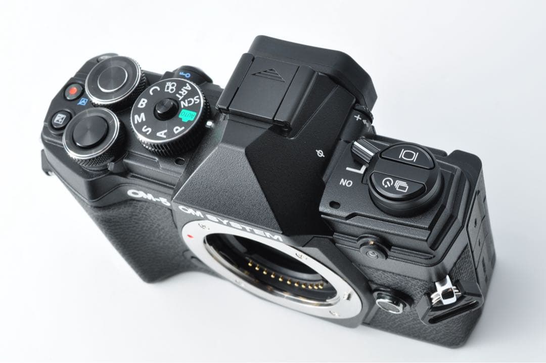 C*T様 OLYMPUS OM SYSTEM OM-5 《 ショット数2030回