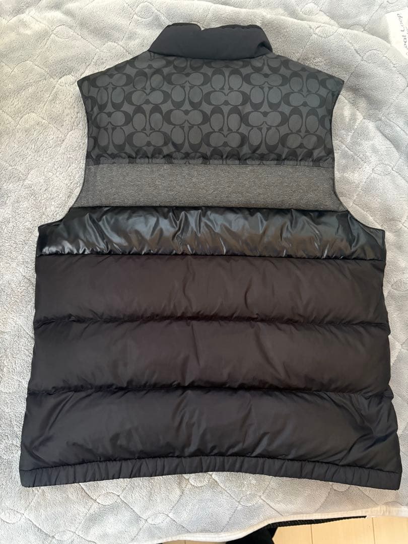 COACH ブラック ダウンベスト