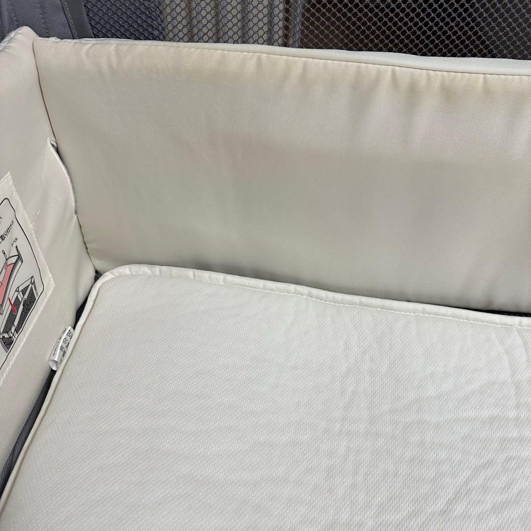 【送料無料】 アップリカ ココネルエアープラス　ベビーベッド グレー