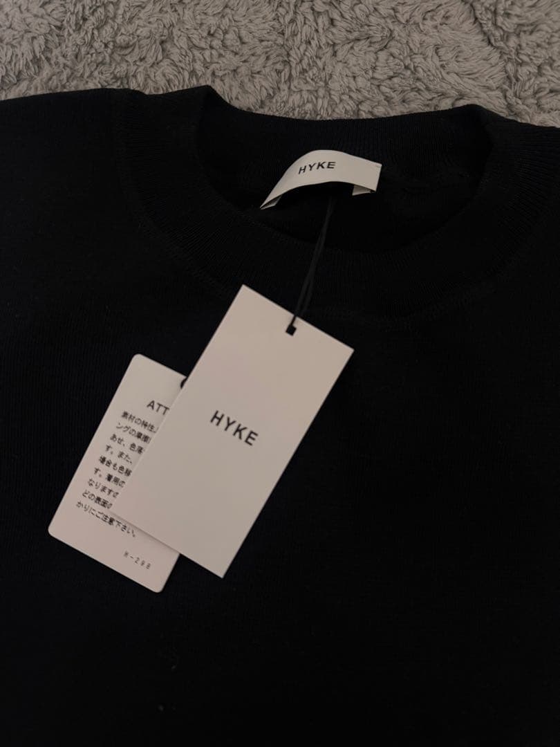 新品タグ付きHYKE ブラック ノースリーブニット