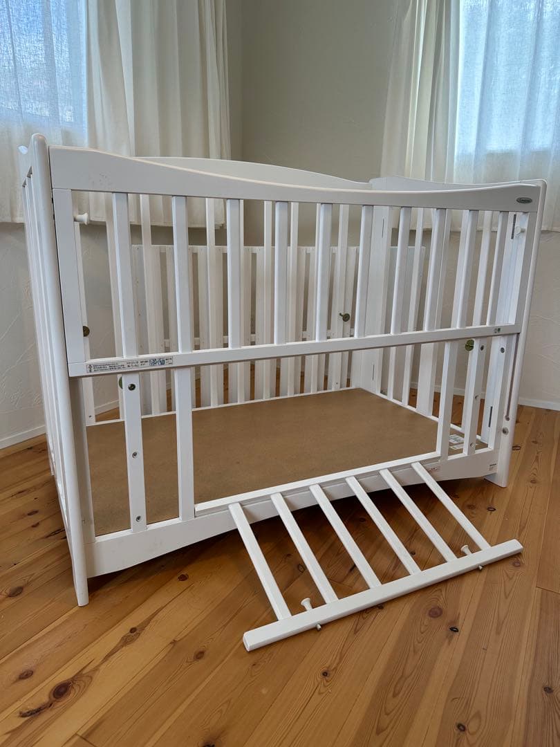 ホワイト　ベビーベッド　コンビミニ