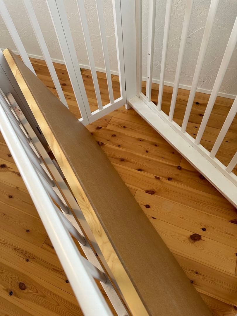 ホワイト　ベビーベッド　コンビミニ