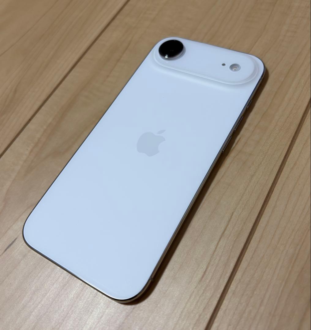 【ほぼ新品】iPhone Air 256GB クラウドホワイト【オマケつき】