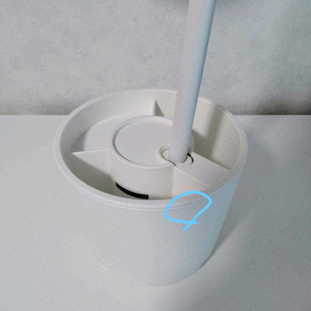 バルミューダ　デスクライト　ホワイト　 L01A-WH 655