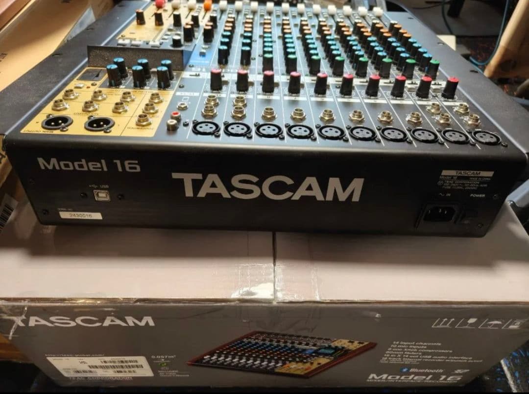 TASCAM MODEL16 ラックマウントセット