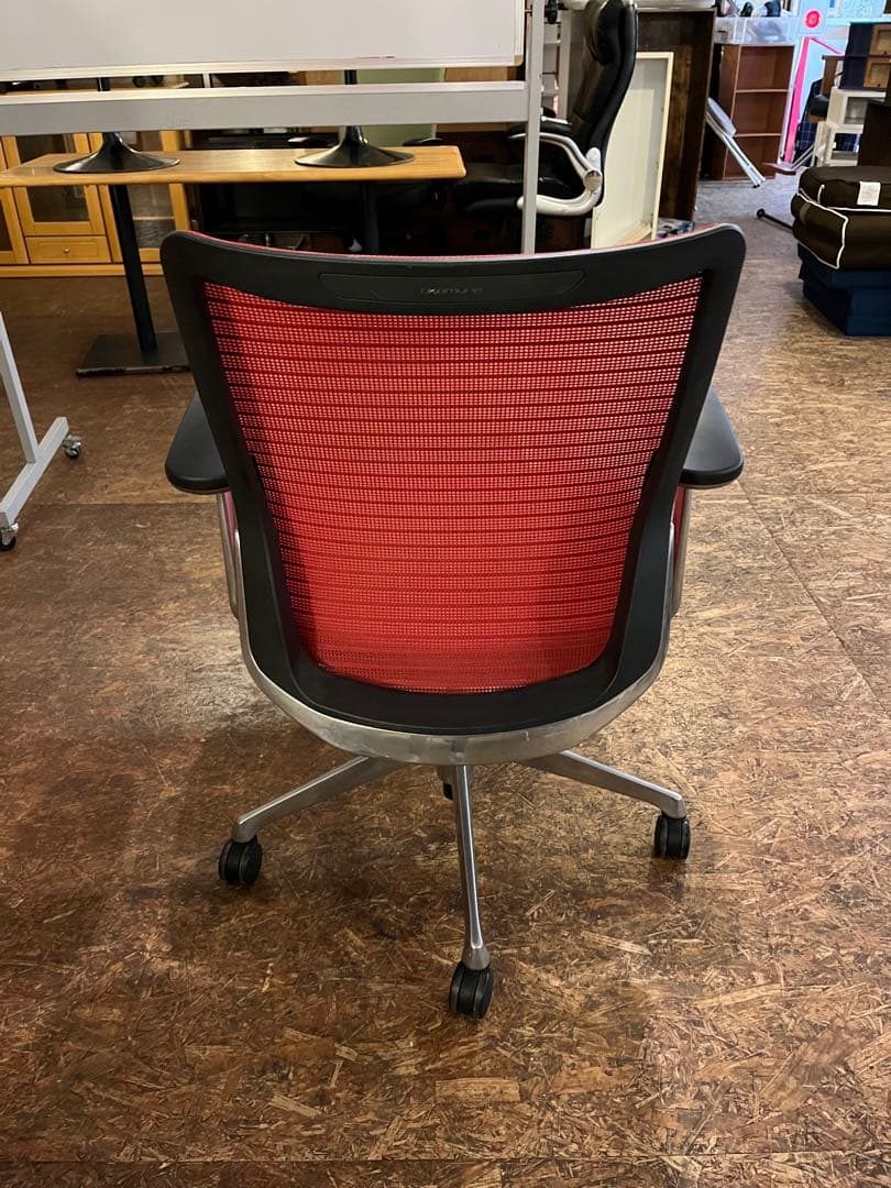 オカムラ コーラル ハイバック 背メッシュ レッド オフィスチェア