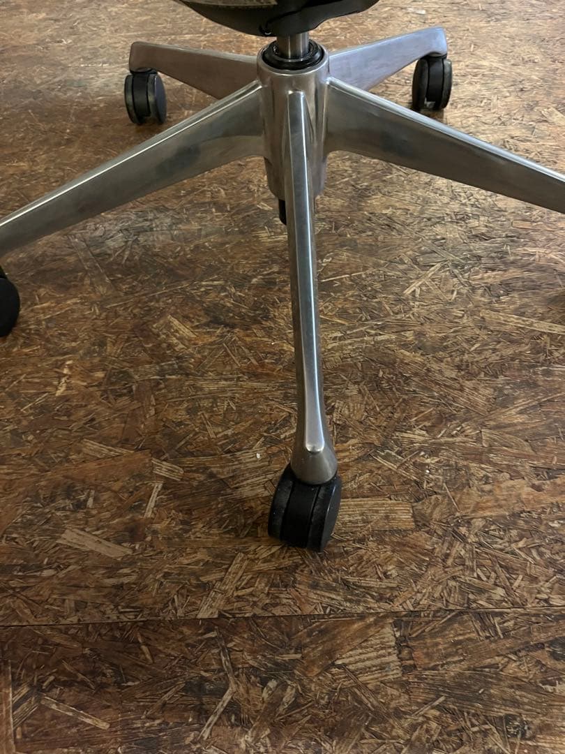 オカムラ コーラル ハイバック 背メッシュ レッド オフィスチェア