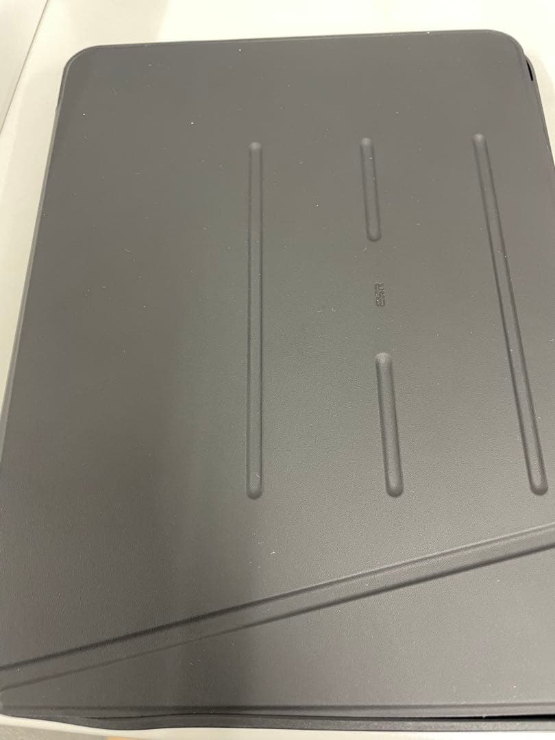 ホワイト iPad 第11世代A16 128GB 本体 専用カバー付き　4.0