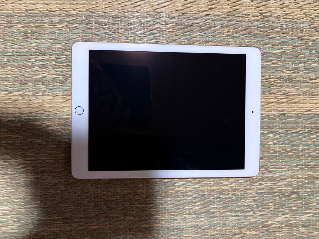 iPad 第6世代 128GB Wi-Fi + Cellularモデル