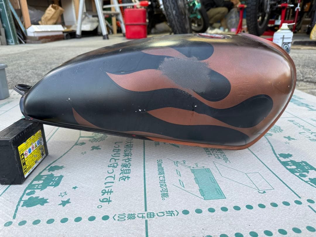 ヤマハ YAMAHA SR400 タンク