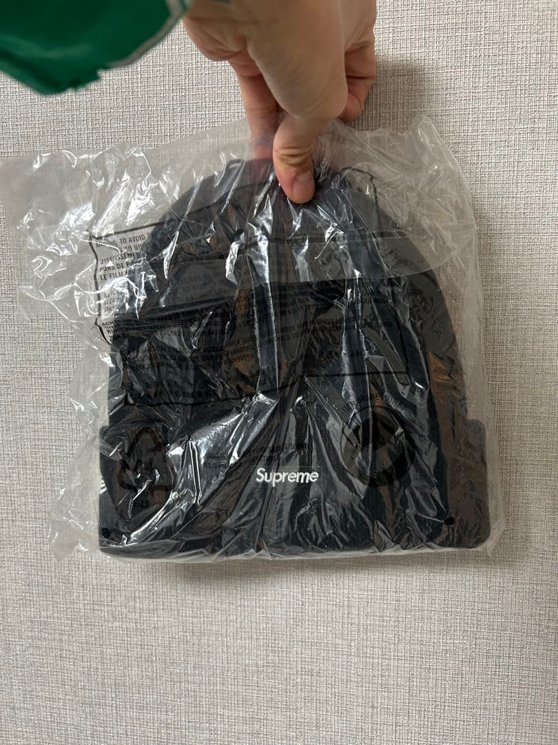 Supreme 黒 ニット帽 袋入り　新品