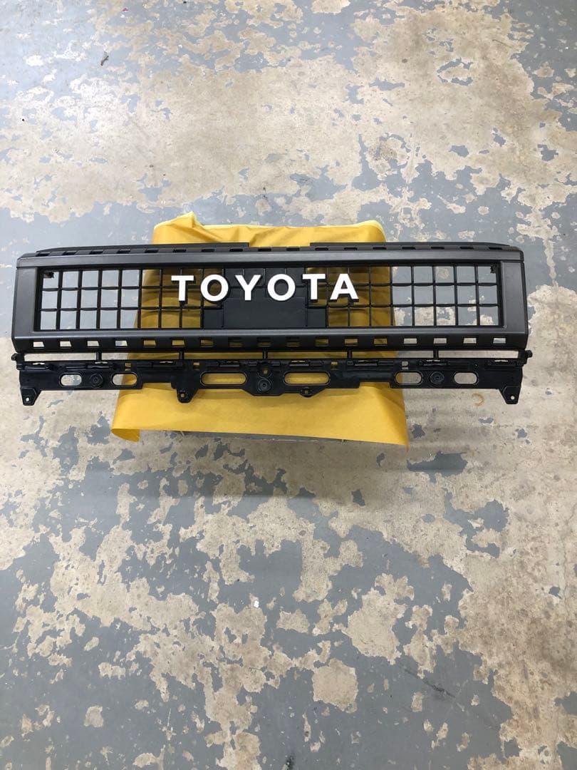 早い者勝ち‼️ランクル250‼️フロントグリル‼️