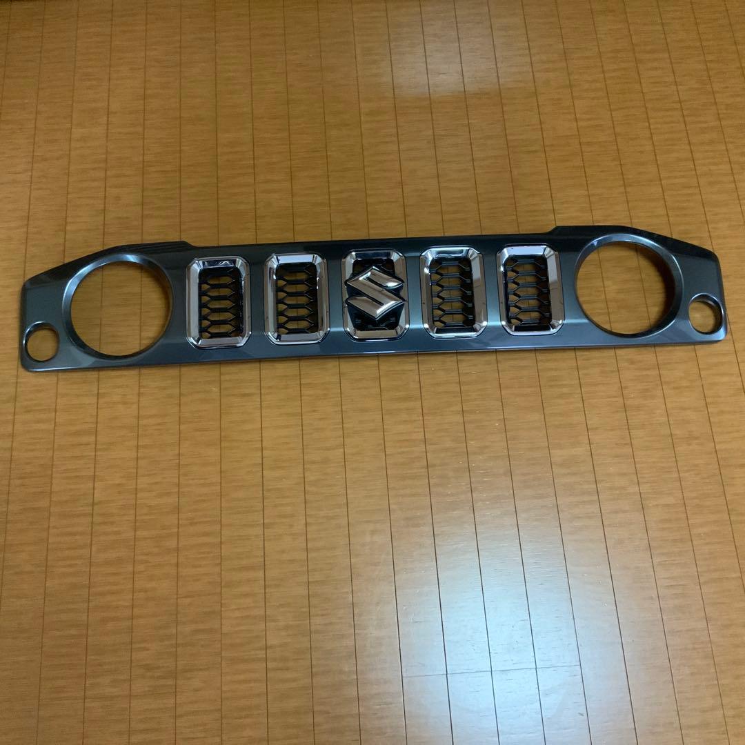 スズキ フロントグリル 72716-81000 ジムニーノマド純正
