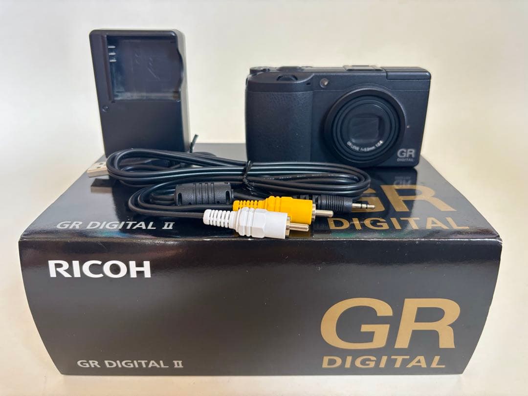 【美品】RICOH デジタルカメラGRII＋GRⅡコンプリートガイド付き