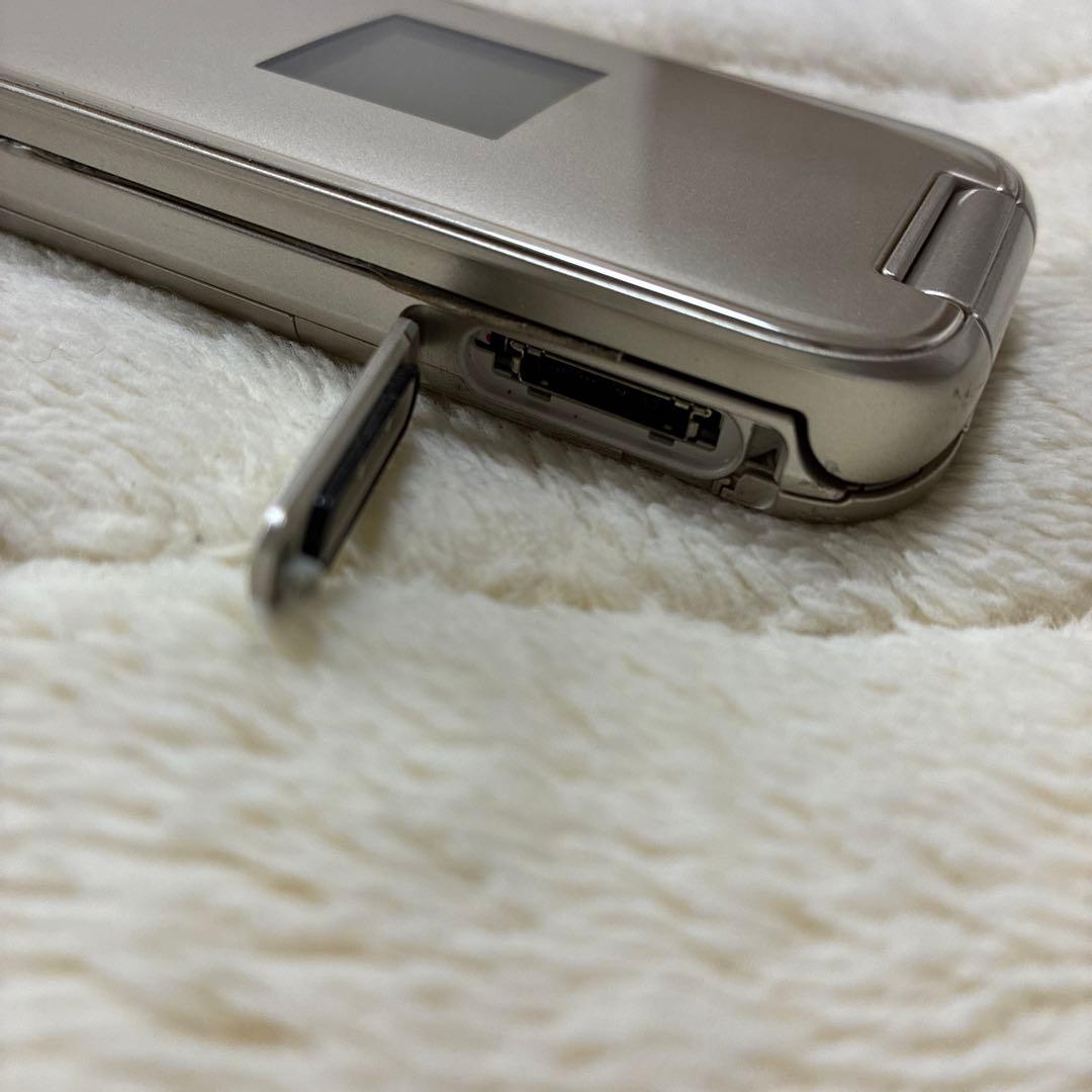 docomo ドコモ F-01G 折りたたみ式携帯電話　卓上充電器付き