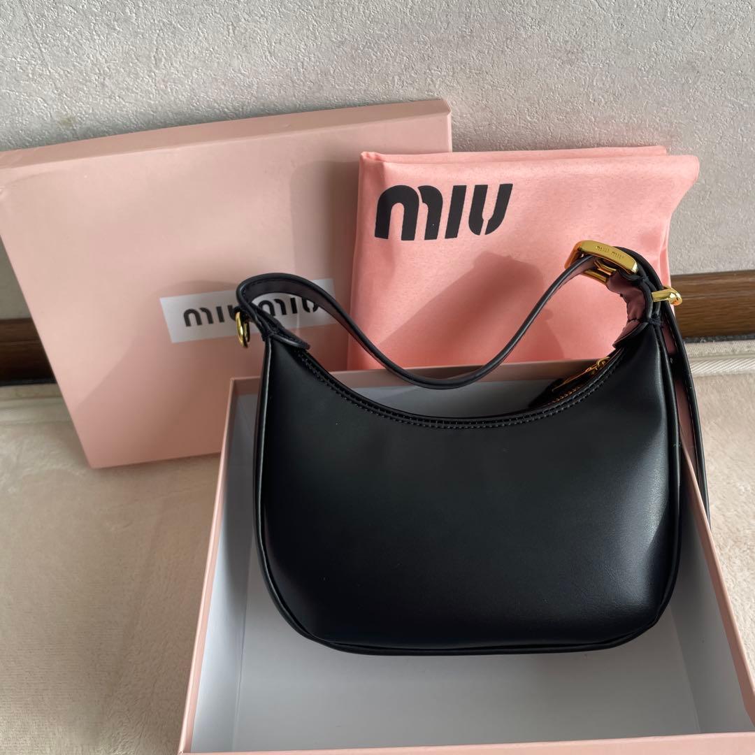 miumiu ハンドバッグ　レザー　2wayショルダーバッグ　黒　バッグ