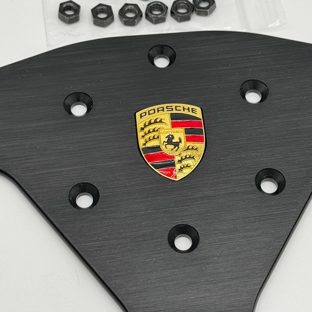 ポルシェ911/991 GT3 CUPステアリング 黒ステッチ/赤 ボルト