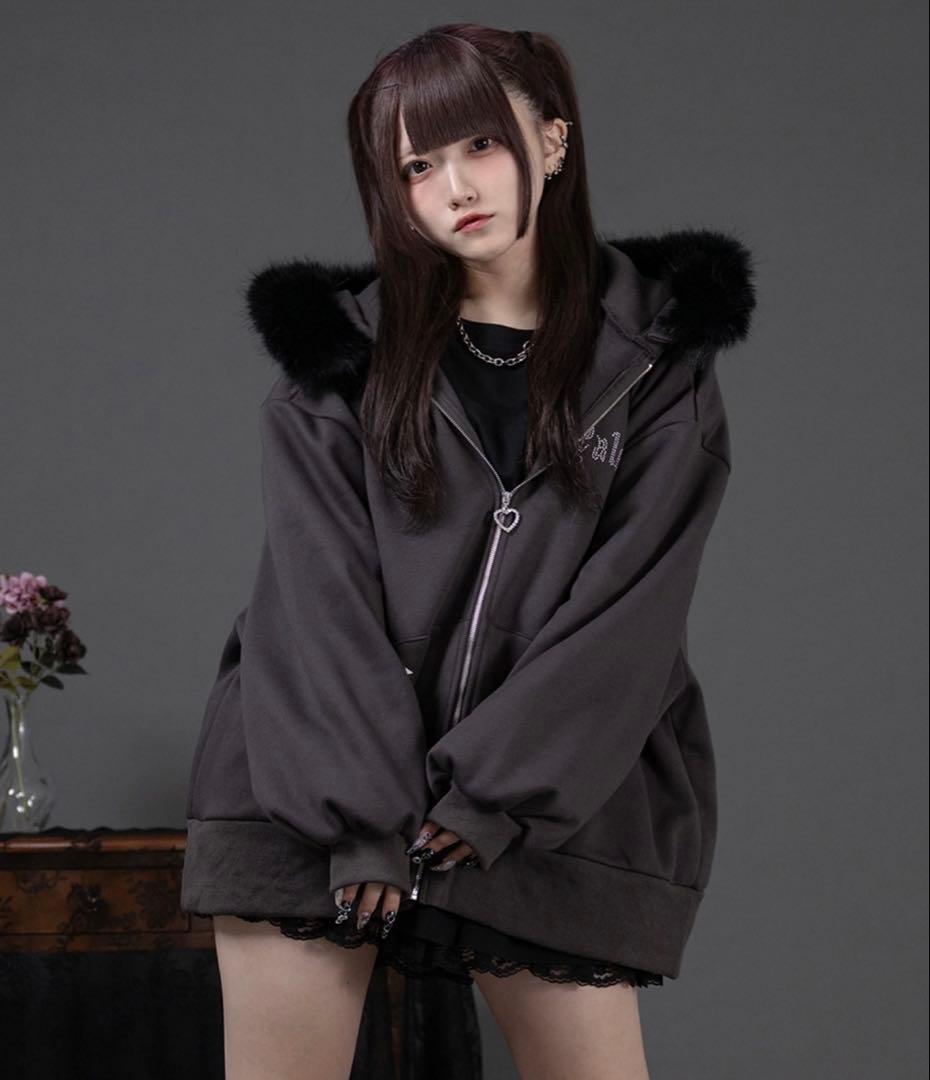 Pal elfy ファー付きロゴパーカー チャコールグレー