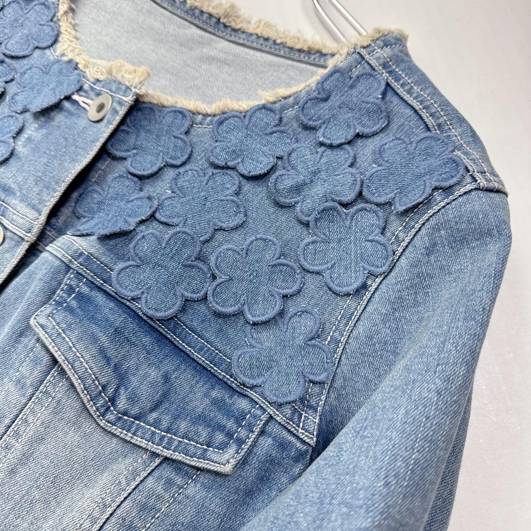 ローズティアラ　大きいサイズ　4L ノーカラーデニムジャケット フラワーモチーフ