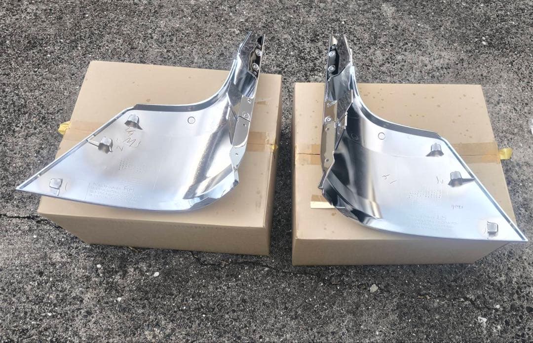 新型キャンター 純正 メッキ コーナーパネル 左右セット