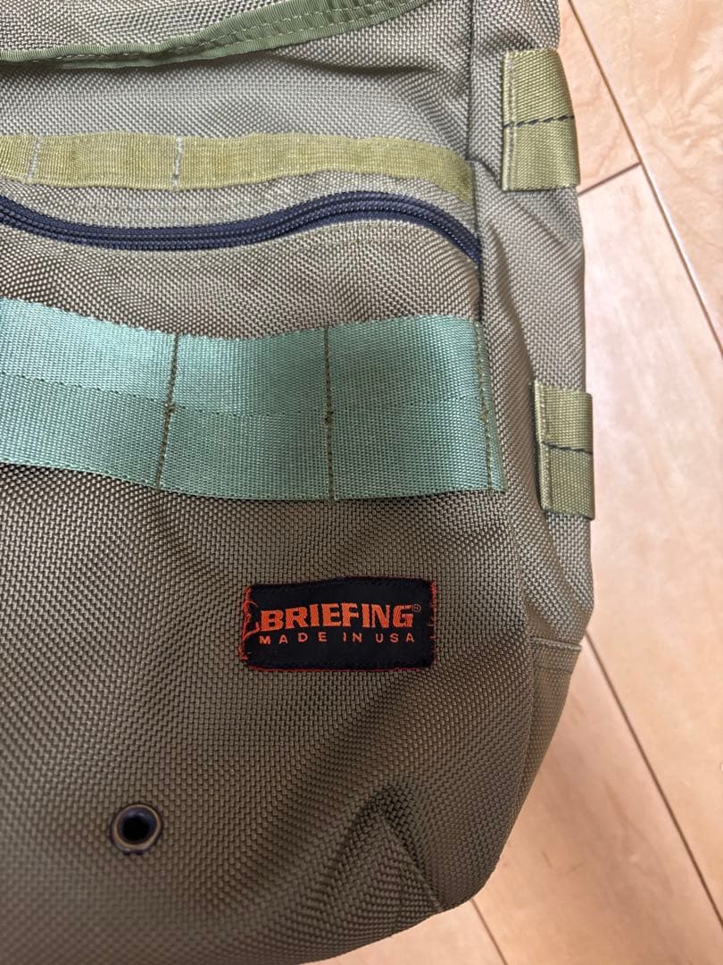 木金限定値下げ　BRIEFING ショルダーバッグ オリーブグリーン