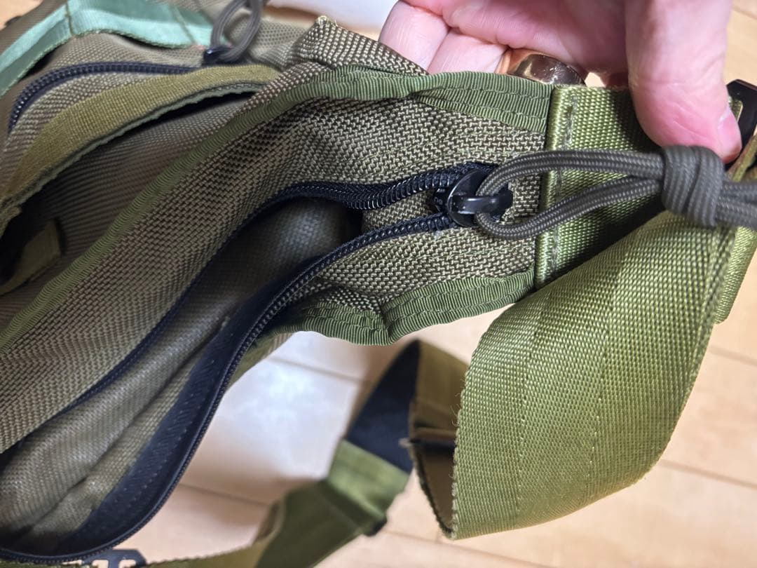 木金限定値下げ　BRIEFING ショルダーバッグ オリーブグリーン