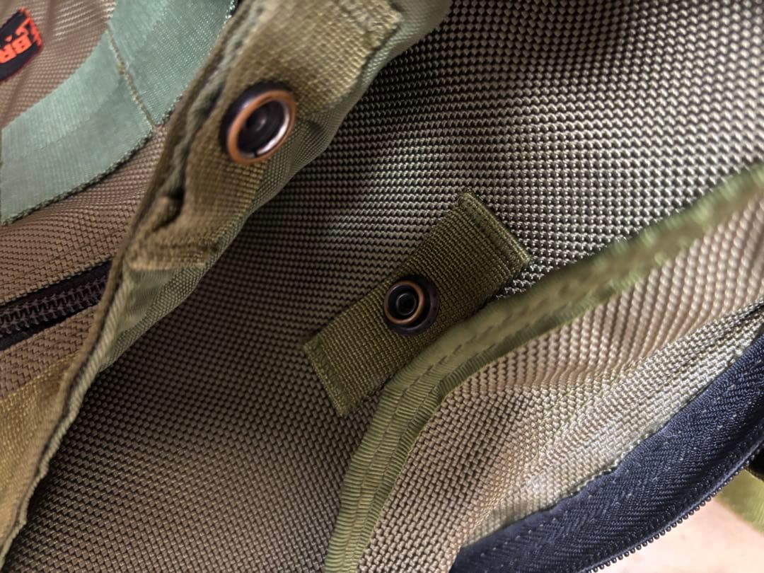 木金限定値下げ　BRIEFING ショルダーバッグ オリーブグリーン