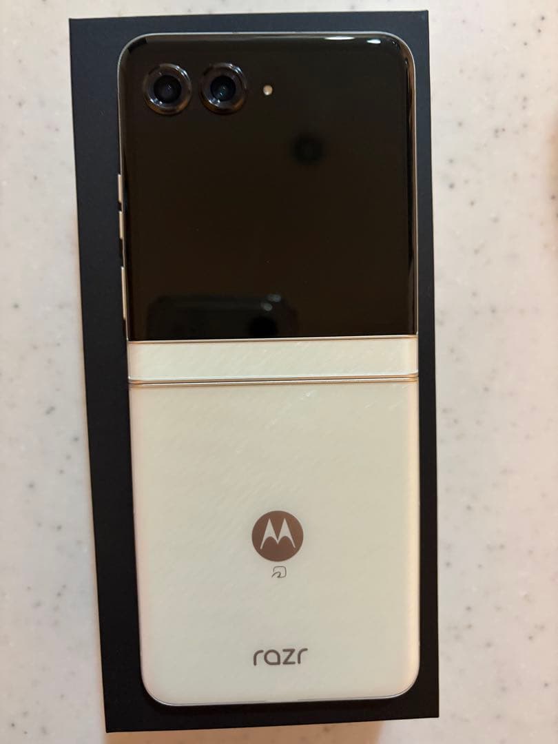 MOTOROLA razr 60 ライトスカイホワイトSIMフリースマートフォン