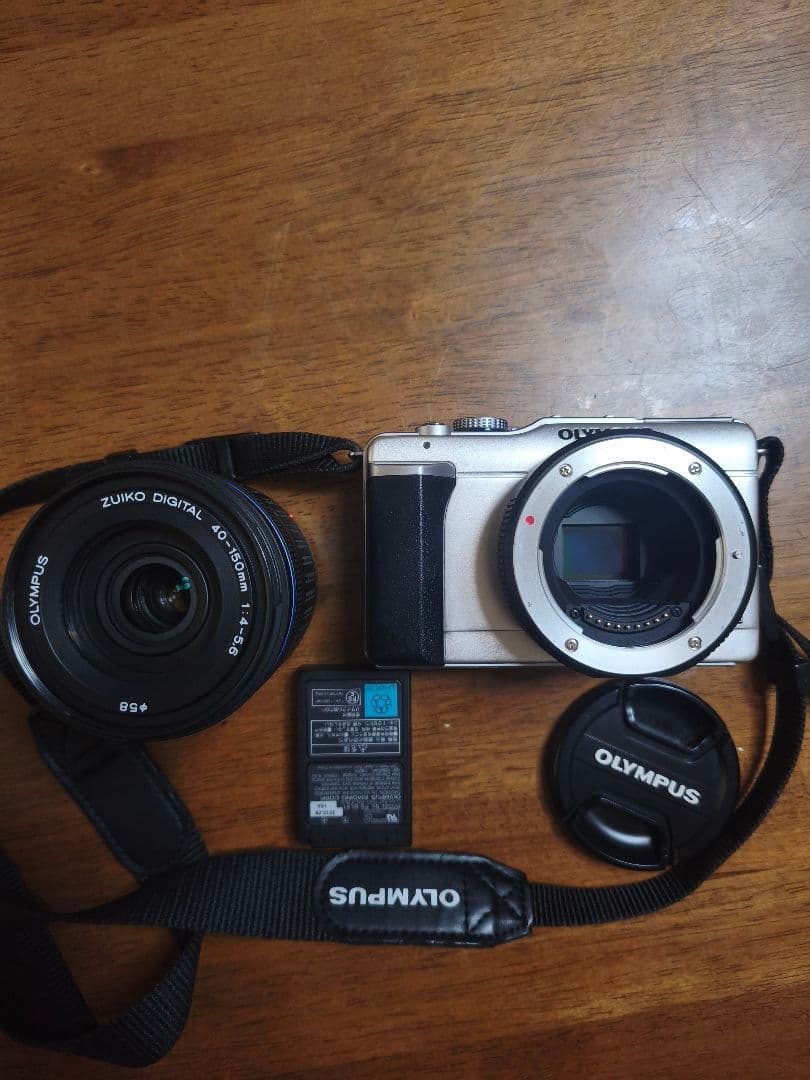 Olympus カメラ 40-150mmレンズ付き