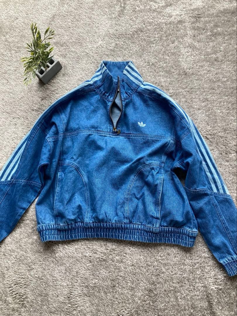 adidas NiziUミイヒ着用 デニム トラックトップ ハーフジップ