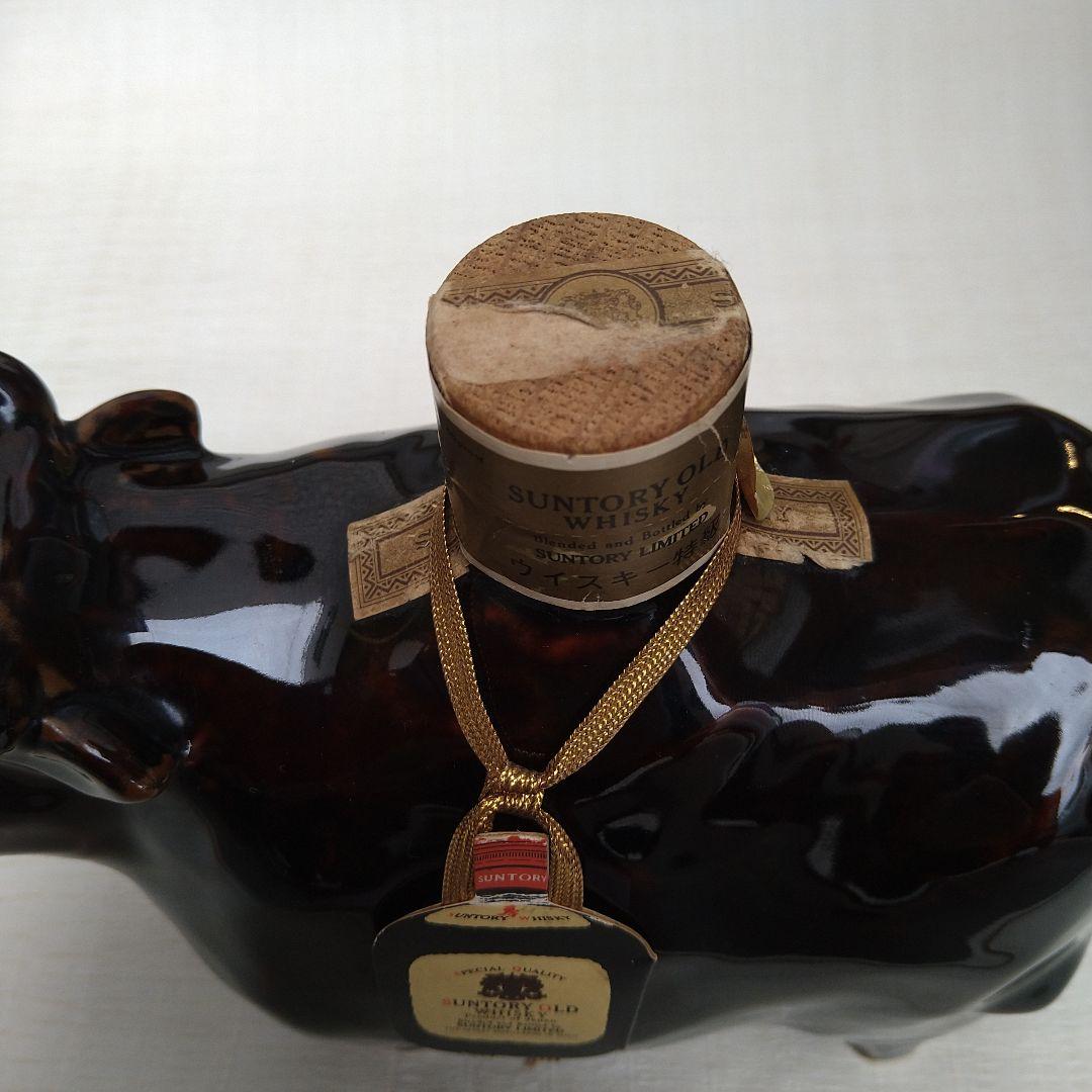サントリー　オールド　干支丑歳　陶器ボトル 古酒　置物　お正月　台付