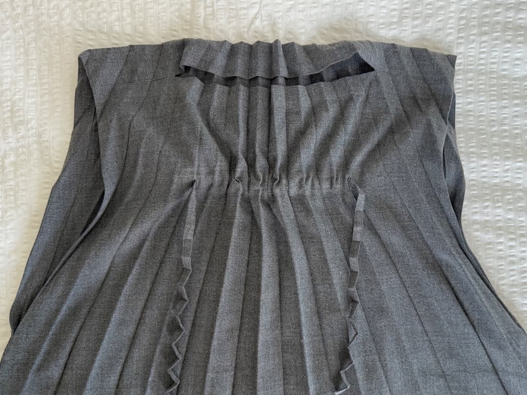 me Issey Miyake グレー プリーツ ノースリーブワンピース