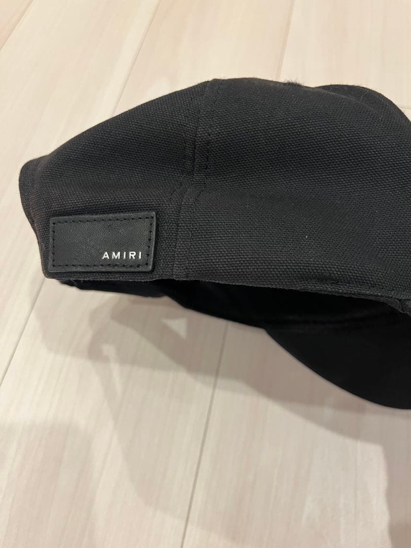 AMIRI 黒 キャップ 刺繍ロゴ