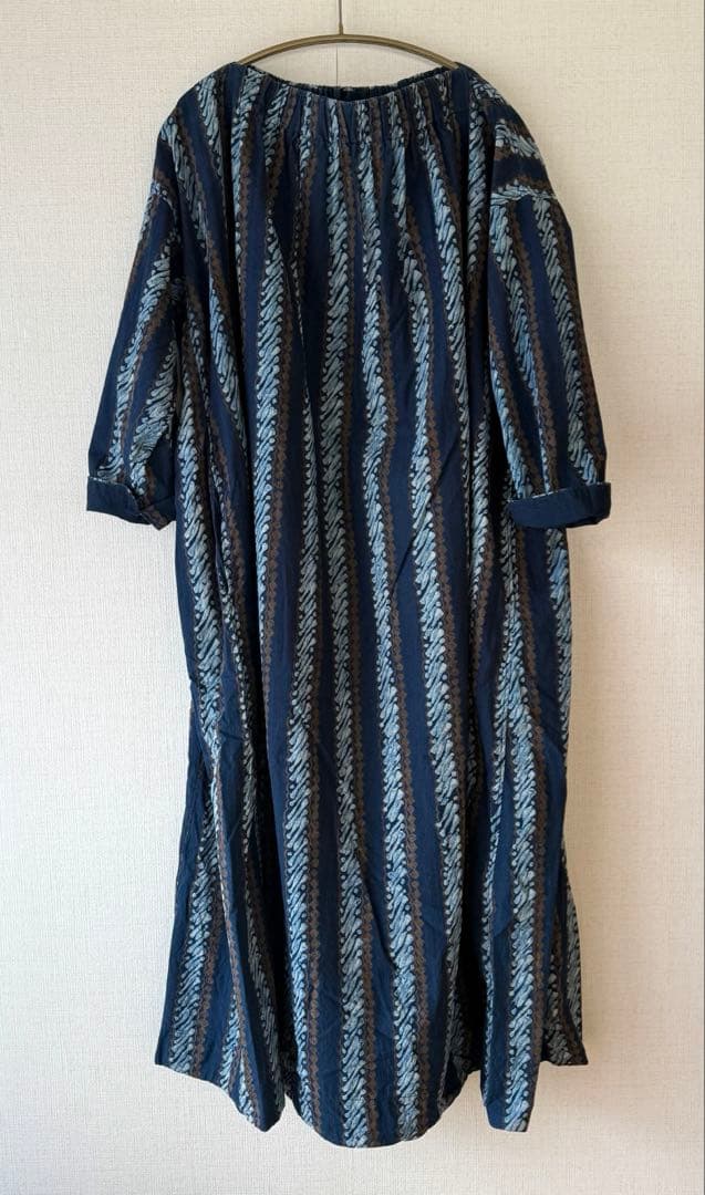 45R バティックプリントのシャーリング馬ドレス　インディゴ