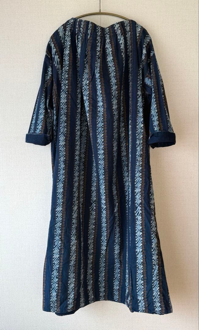 45R バティックプリントのシャーリング馬ドレス　インディゴ