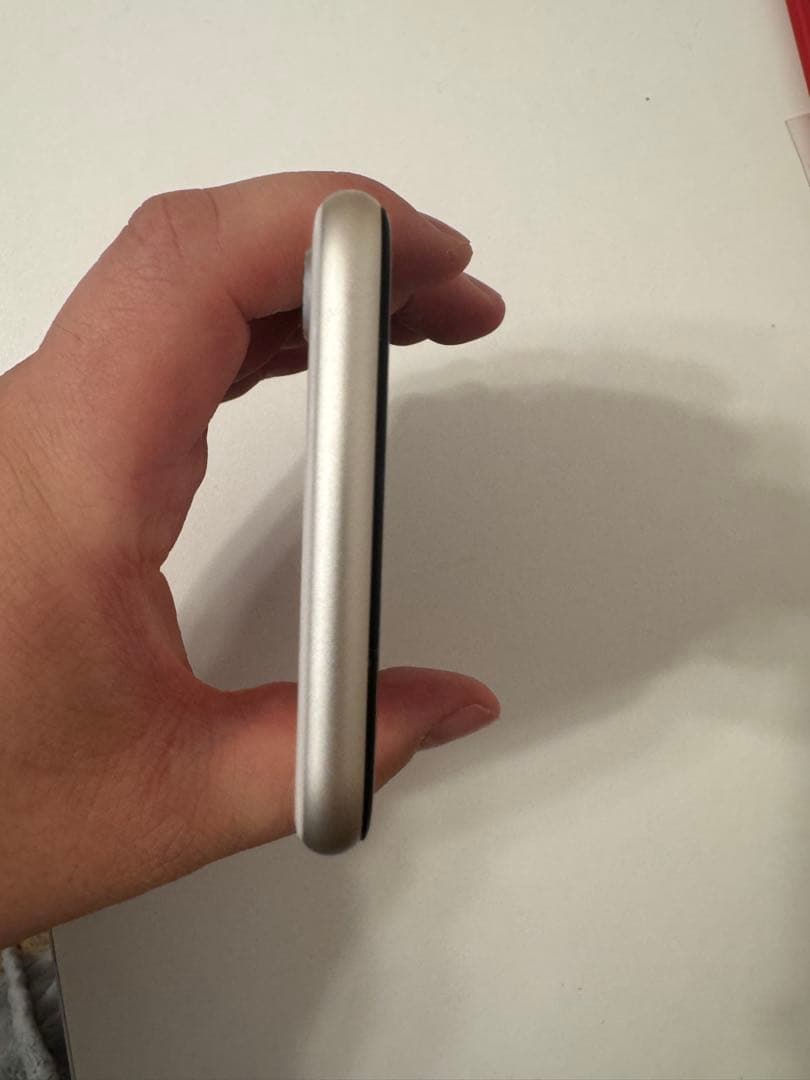 iPhone SE (第3世代) スターライト 128GB SIMフリー 本体