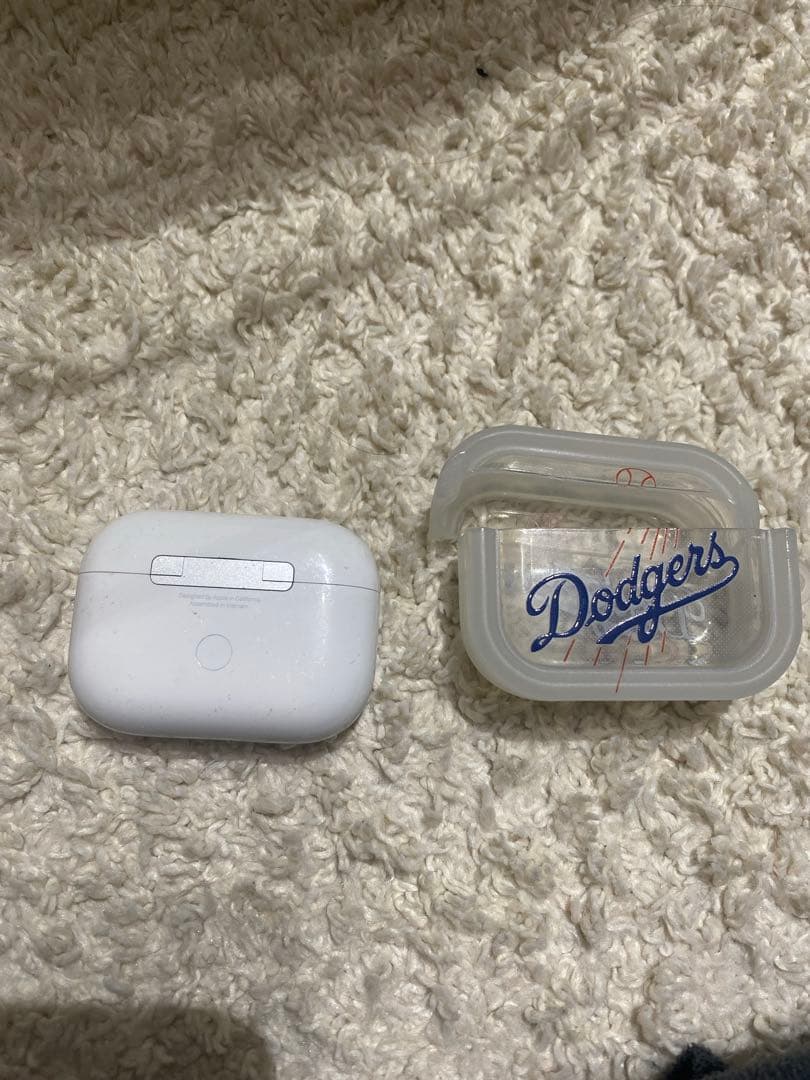 ム*6様 AirPods Pro第二世代本体 ホワイト Dodgersケース付き