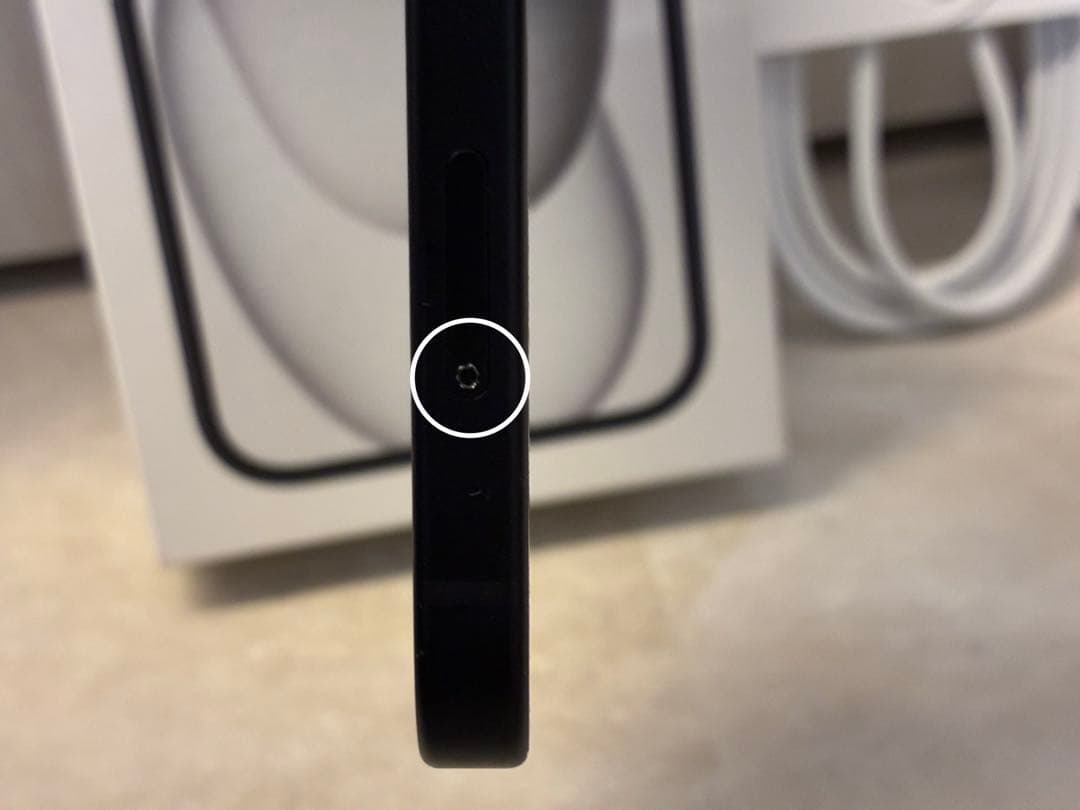 【美品】Apple iPhone 15 本体 ブラック 256GB 付属品新品