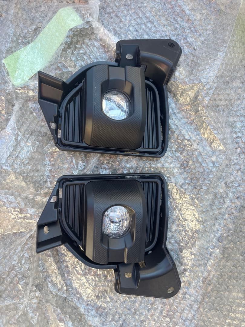 ハイエース　フォグランプ　純正　新車取外し