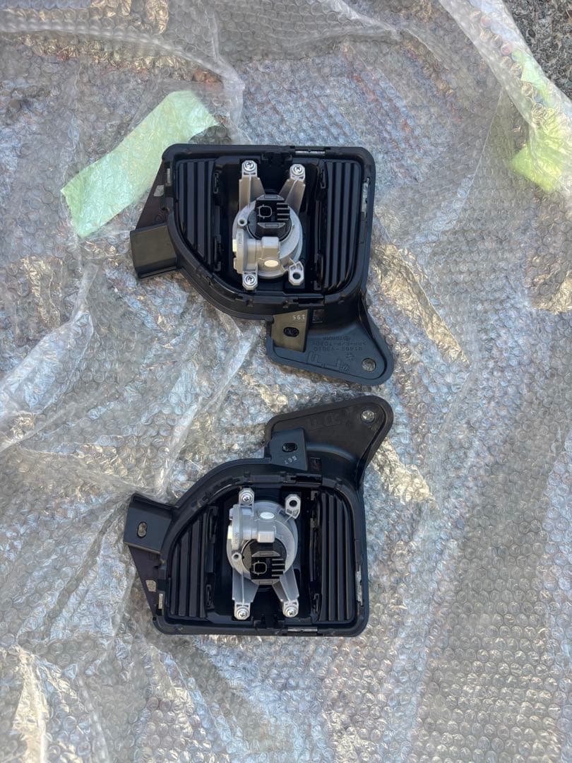 ハイエース　フォグランプ　純正　新車取外し