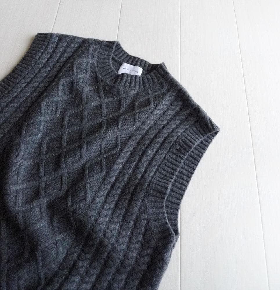 美品 ユナイテッドアローズTOKYO 1,8万 カシミヤ混ケーブルベスト 211