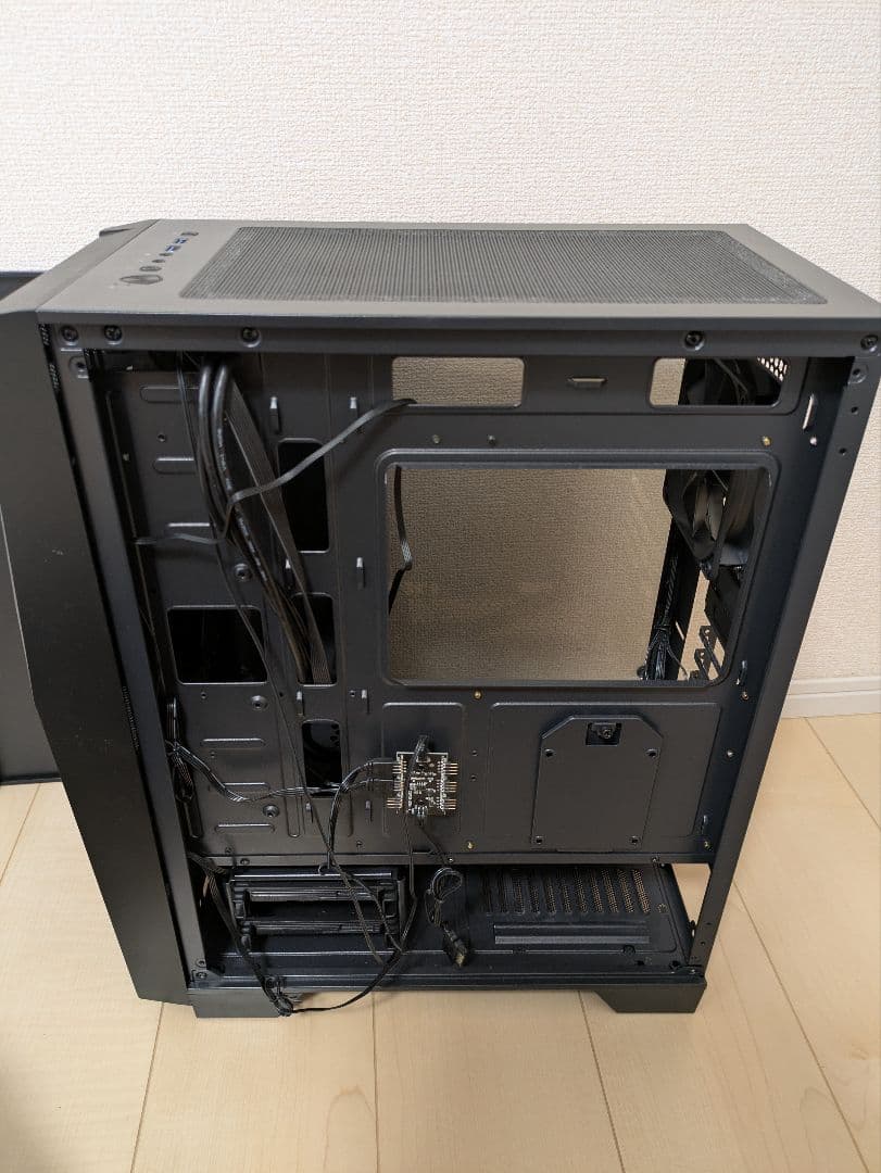 MSI MAG FORGE 100M PCケース