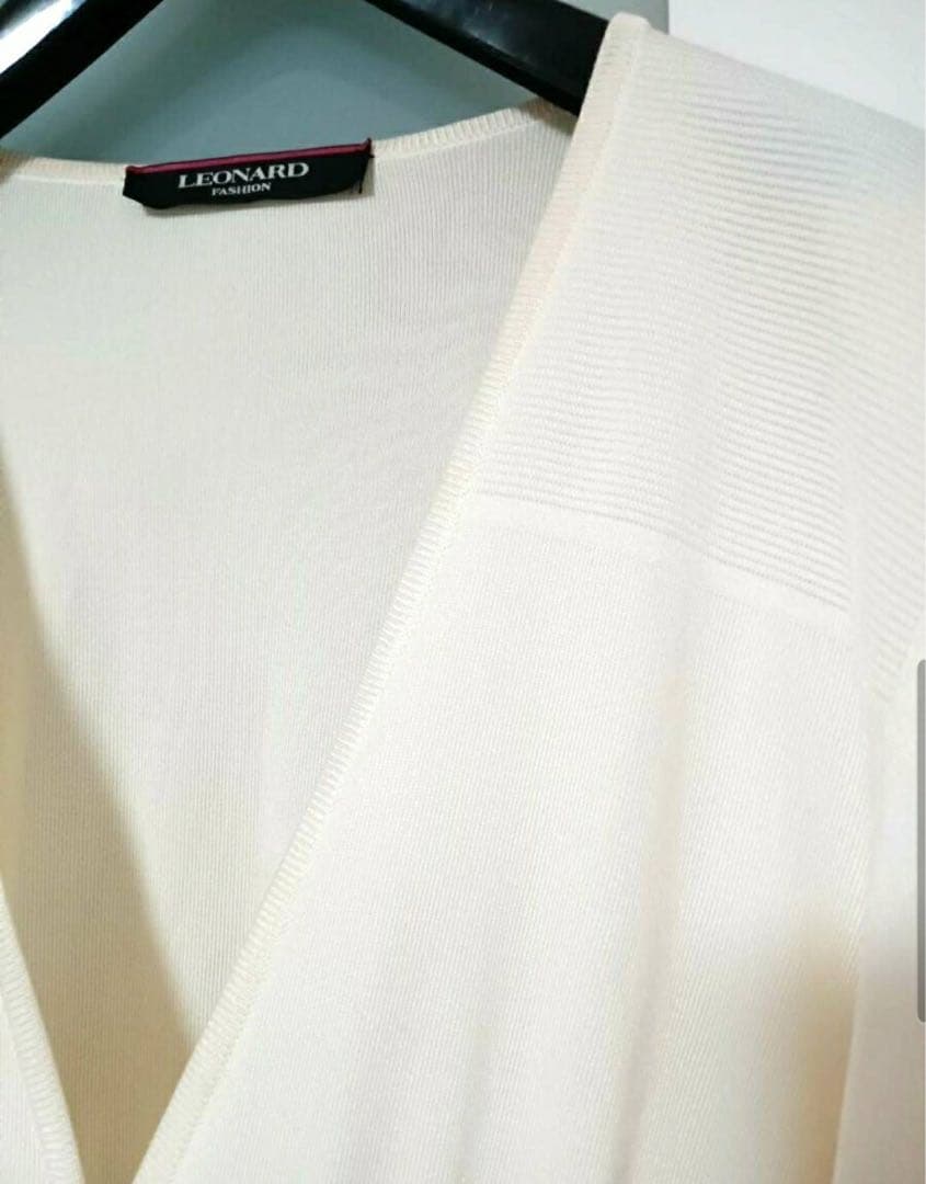 ☆極美品☆ レオナール上質カーディガン　アイボリー ４２
